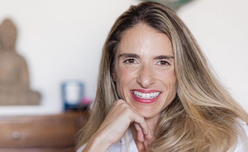 Gabi Picciotto propõe integração entre comportamento, espiritualidade e estratégia em “O Código da Manifestação”